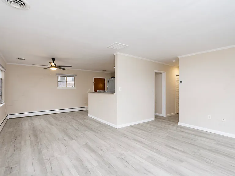 208 N Jefferson St — Photo 6