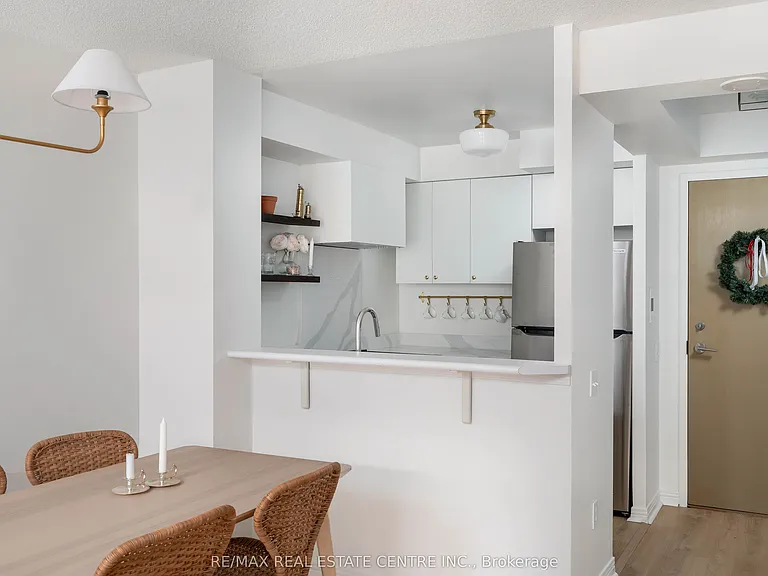 942 Yonge St #616 — Photo 16