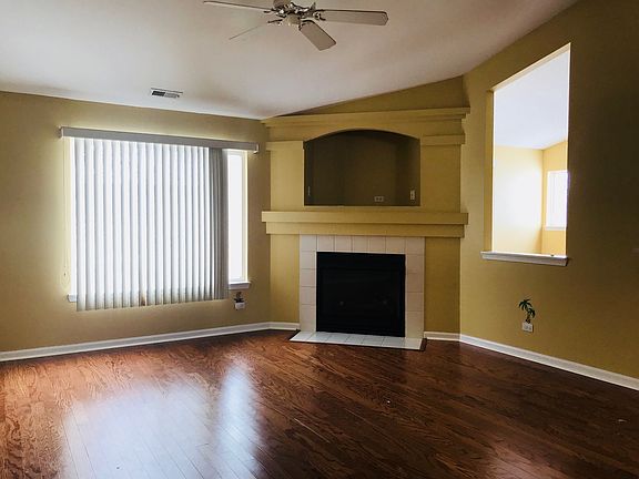 3rd image of 973 Parkhill Cir #973
