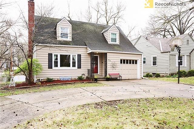 Super cute updated cape cod in Roeland Park close to Mission shops and restaurants!