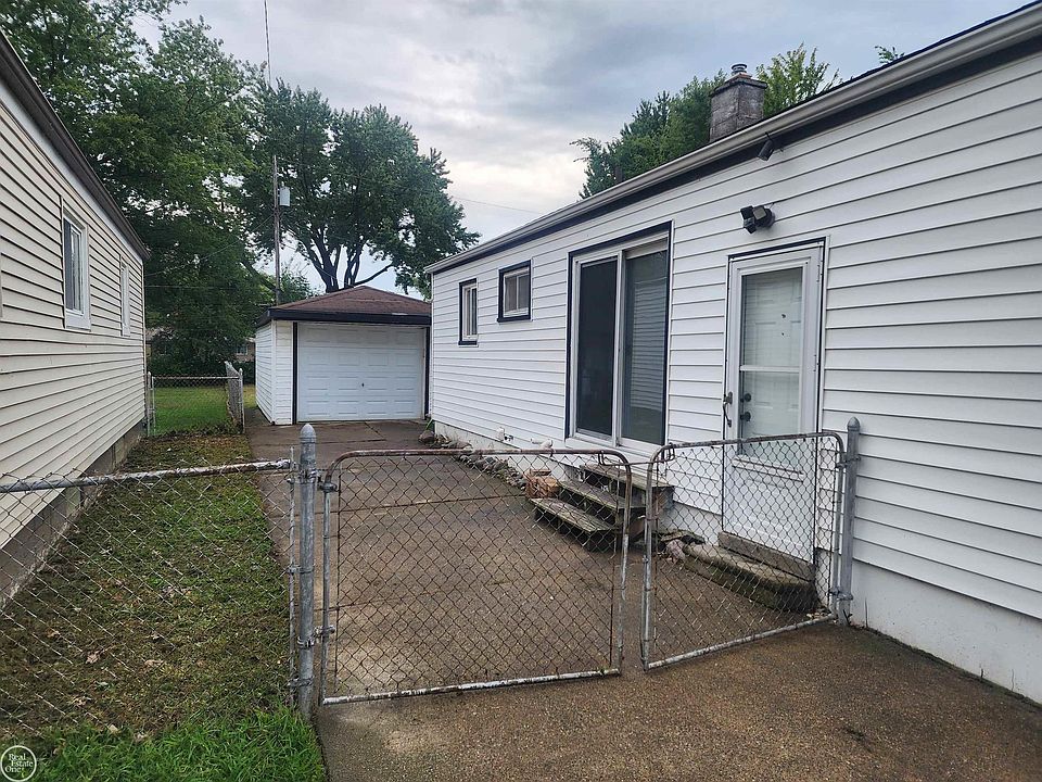 2nd image of 23509 Elmira St