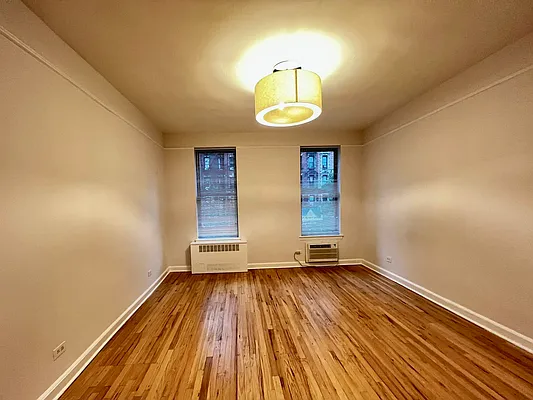 Rented by Salon Realty Corp | media 9