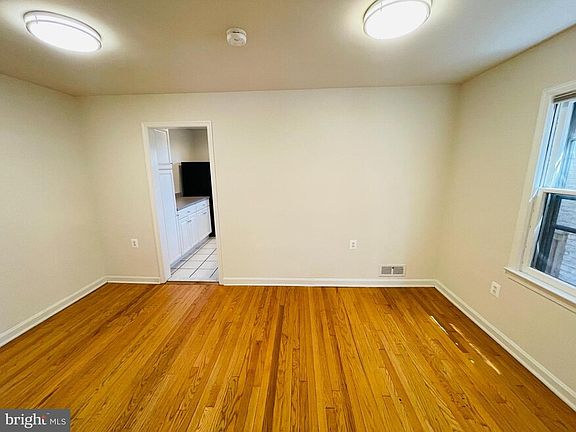 5th image of 523 N Columbus St