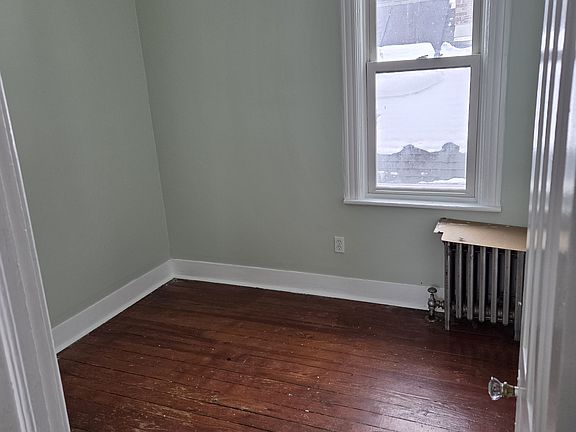 2nd image of 1660 Carrie St Floor 2