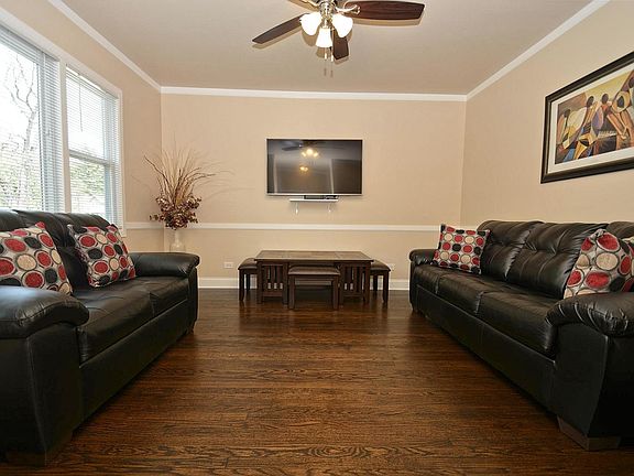 Living Room with 43in flat screen