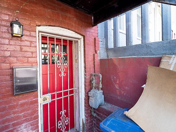 3rd image of 539 9th St SE #2