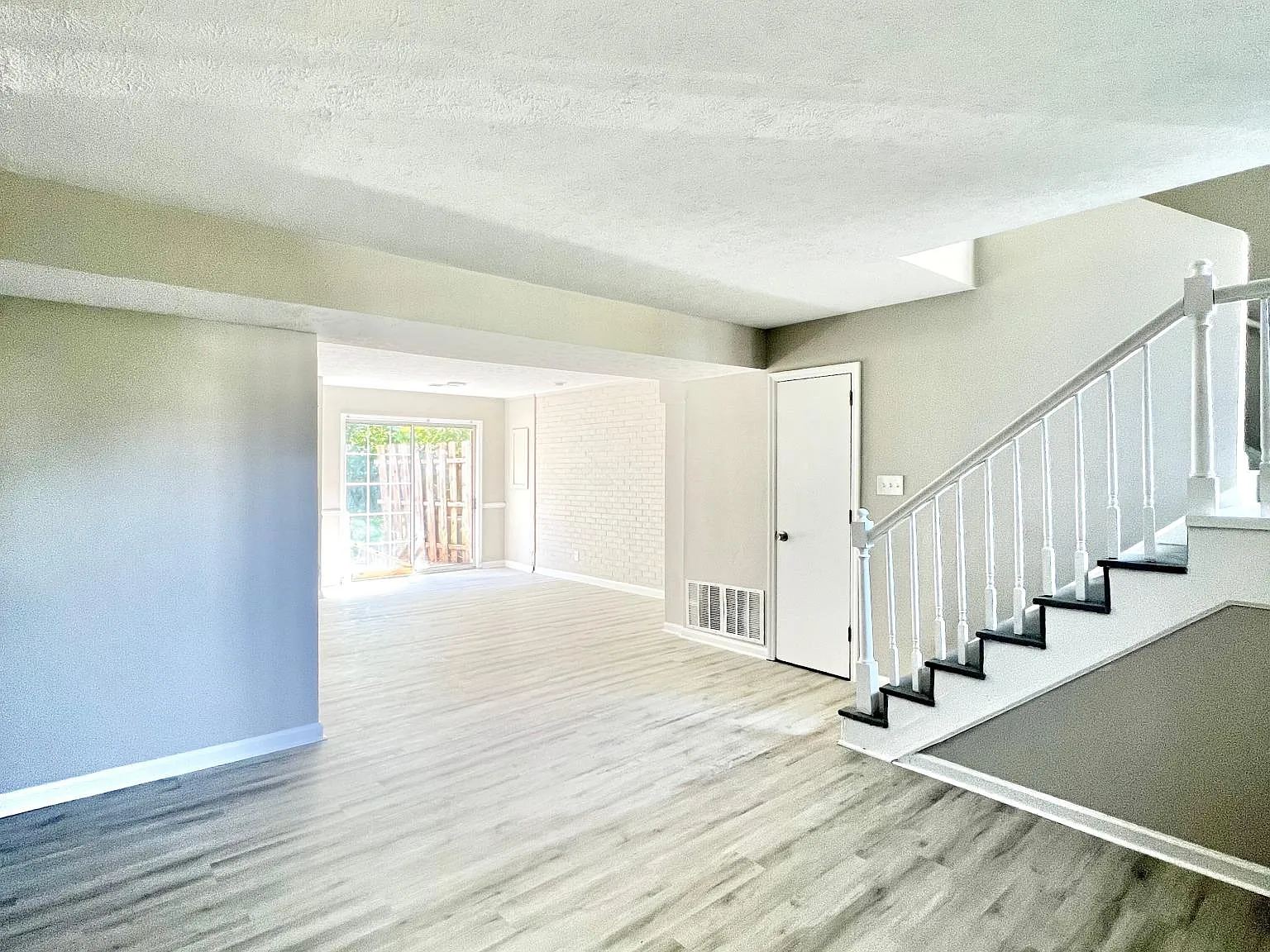 1362 Dix Dr — Photo 4