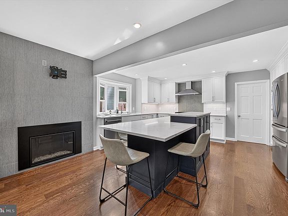 5th image of 3017 Maple Shade Ln