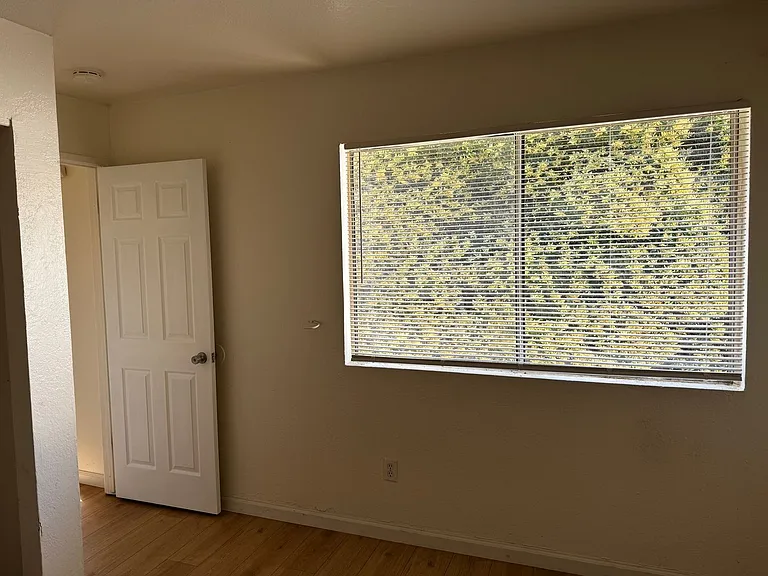 6284 Porterfield Ct — Photo 3