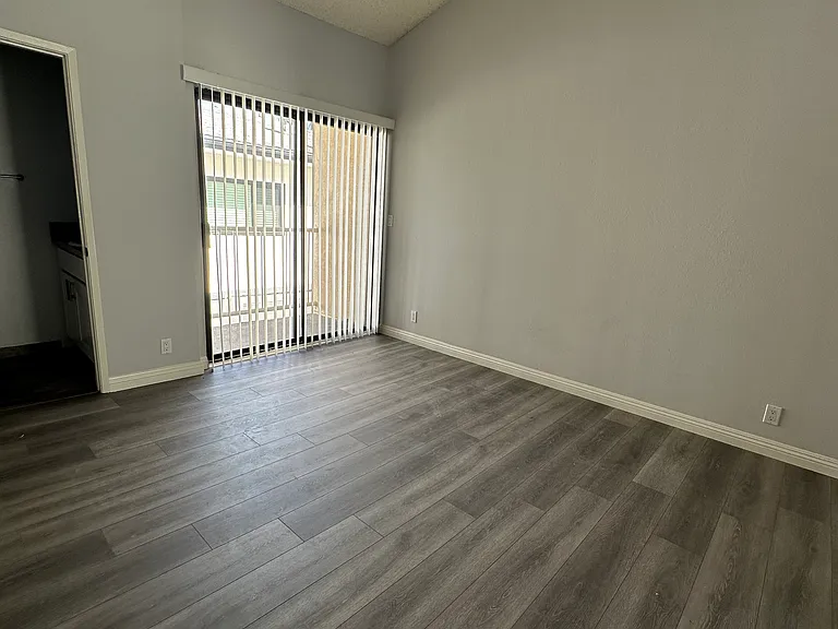 436 Palm Dr #5 — Photo 9