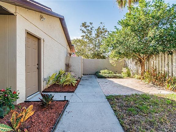 5th image of 2747 Vanessa Ln