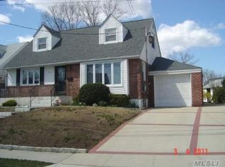 58 Lyon St, Valley Stream, NY 11580