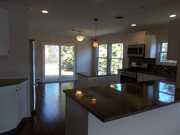 3rd image of 18 Beaumont Ct