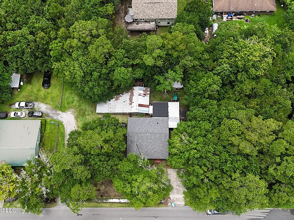 4th image of 3001 55th Ave