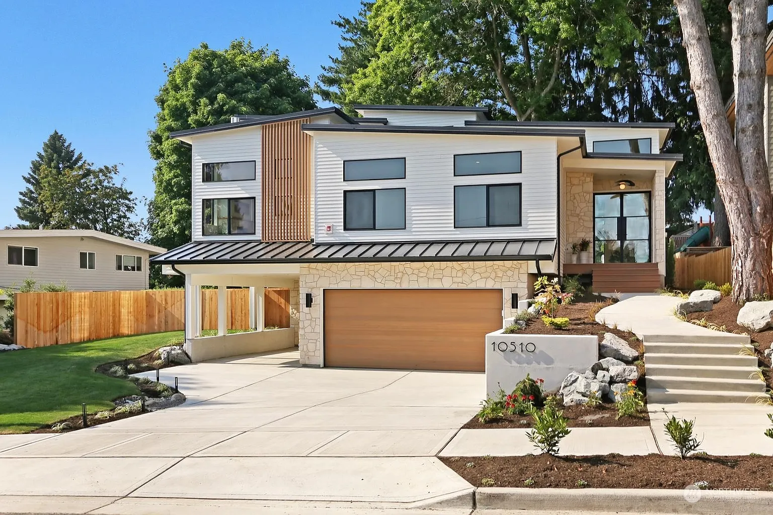 10510 NE 45th Street photo 1