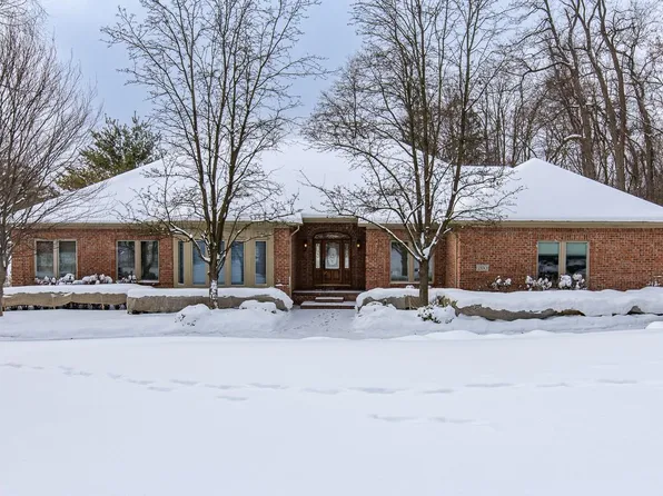 1550 Dakota Ct, Oxford, MI 48371