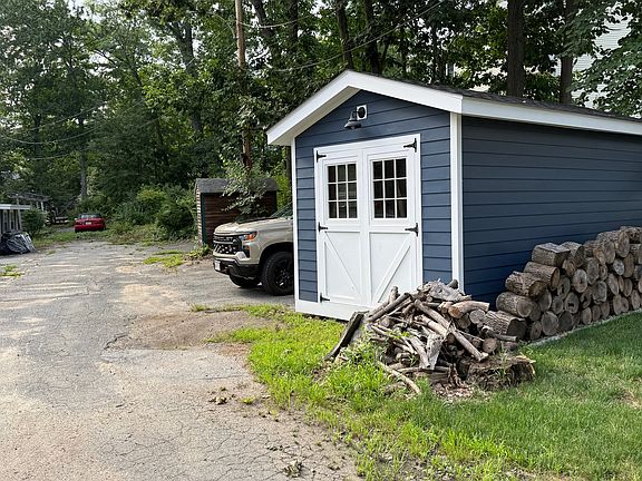 3rd image of 5 Rock Pond Ave