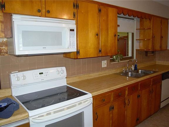 5th image of 2609 18th Ave