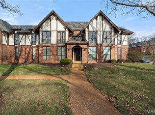 917 Claytonbrook Dr APT 3, Ballwin, MO 63011