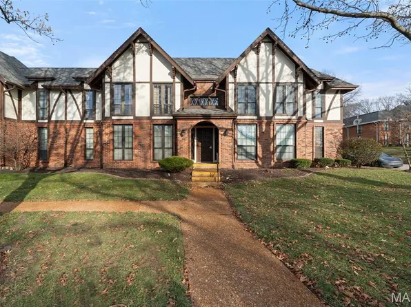 917 Claytonbrook Dr APT 3, Ballwin, MO 63011