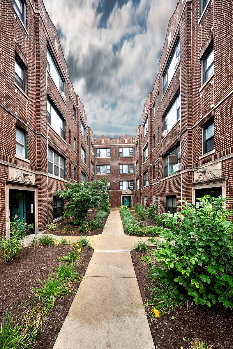Building Photo - 4850 W North Ave