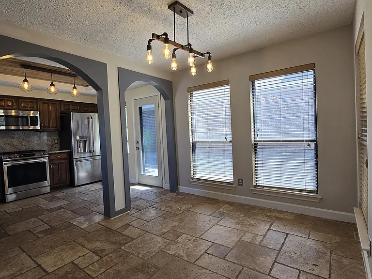 3817 Clover Hill Ln — Photo 6