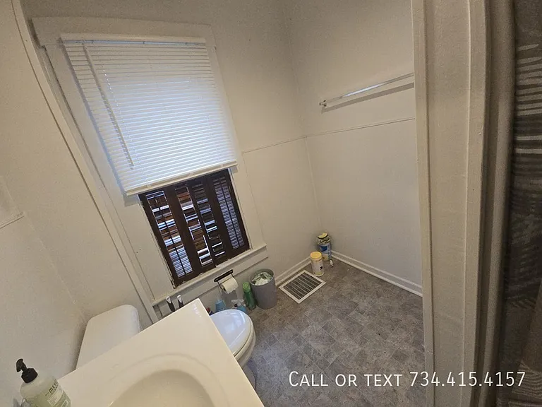 906 Packard St #5 — Photo 17