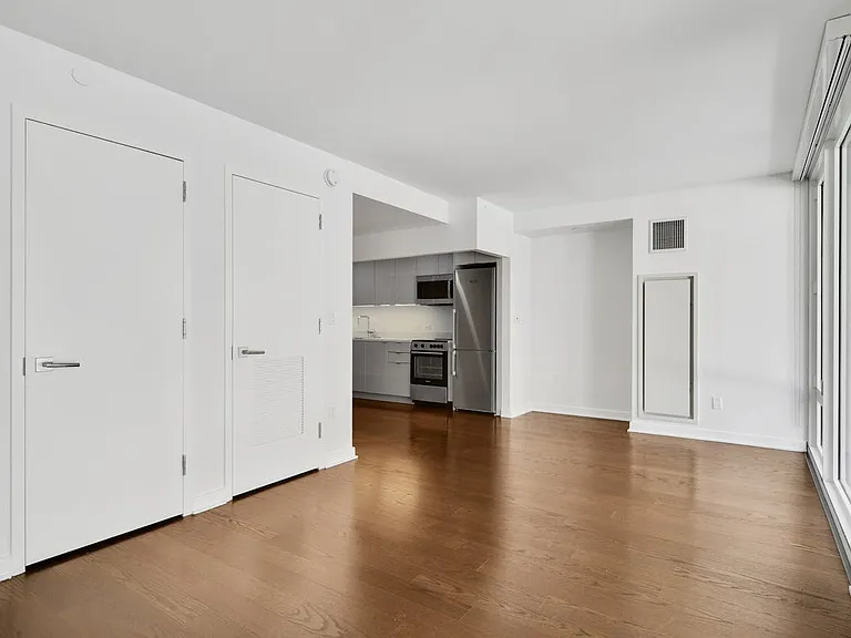 400 W 113th St #208 — Photo 3