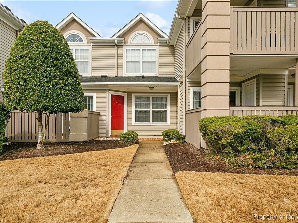1st image of 102 Queens Cres