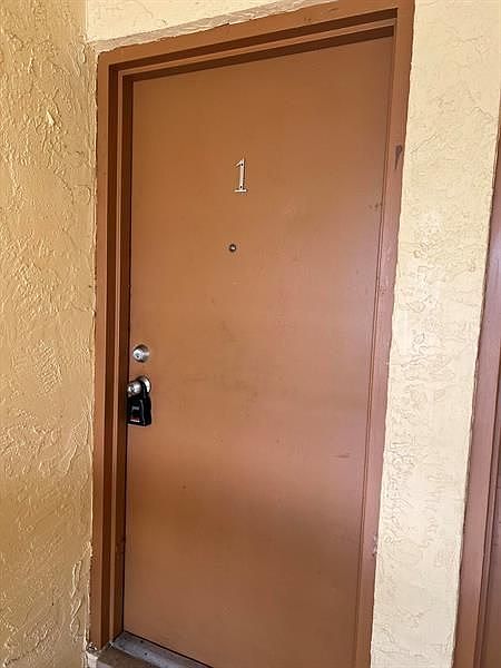 1st image of 837 Hickory St #1