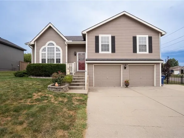 621 E 14th Ter, Eudora, KS 66025