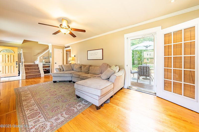 3rd image of 4 Sutherland Drive