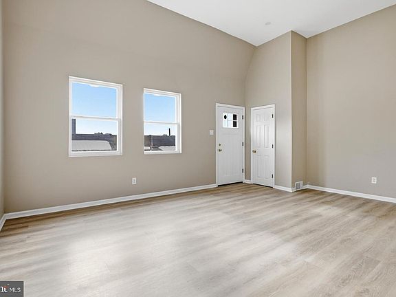 5th image of 332 White Ave