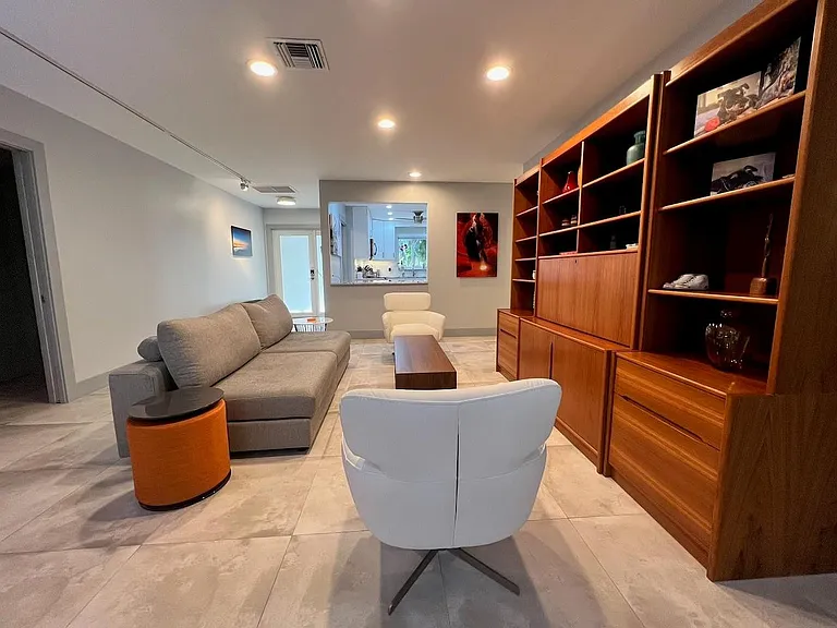 4021 N Cypress Dr — Photo 16