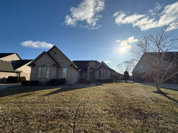 57584 Apple Creek Dr, Washington, MI 48094