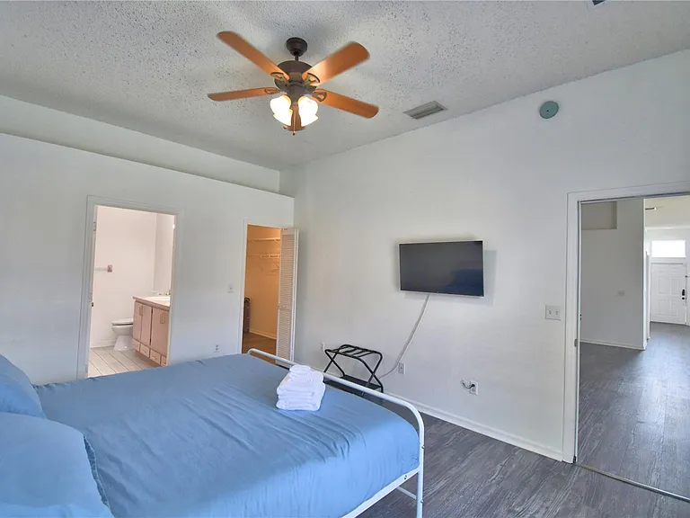2935 Dickens Cir — Photo 13