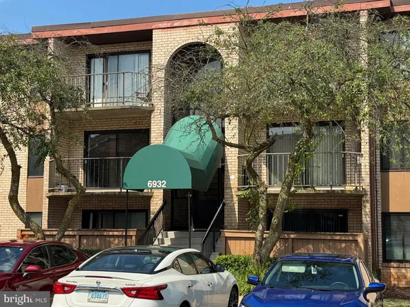 6932 Hanover Pkwy APT 402, Greenbelt, MD 20770