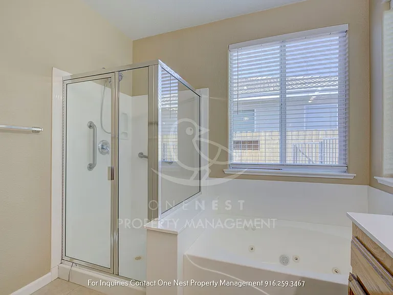 418 Dumont Ct — Photo 26