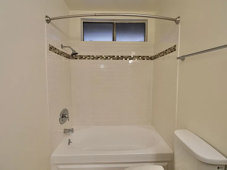 12241 Burbank Blvd — Photo 16
