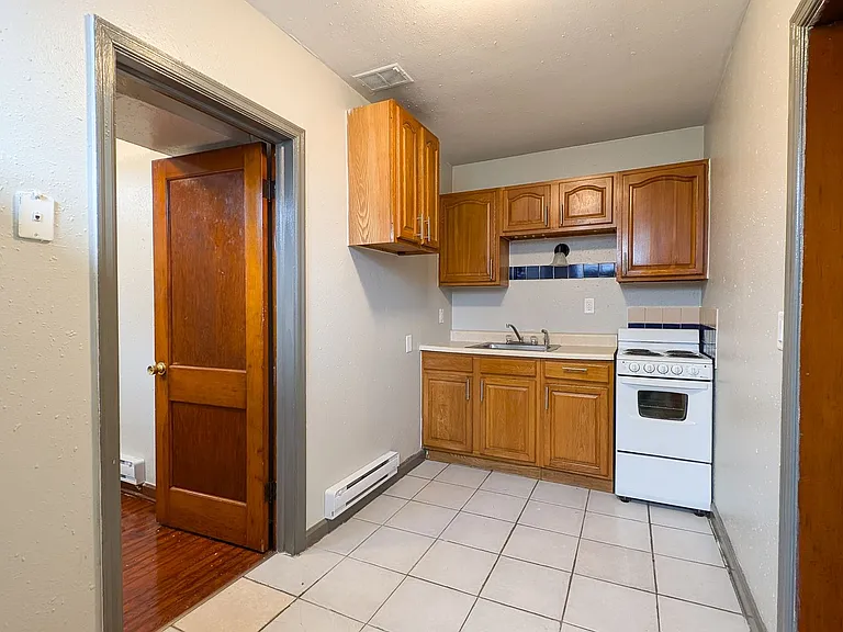 704 Hickory St — Photo 16
