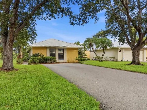 311 PEMBROKE LANE N #196, VENICE, FL 34293