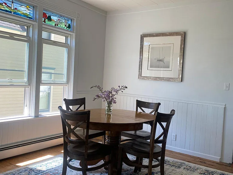 Diningroom - table has leaves and seats up to 6
