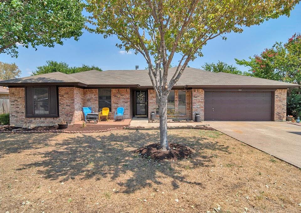1st image of 388 La Quinta Cir S