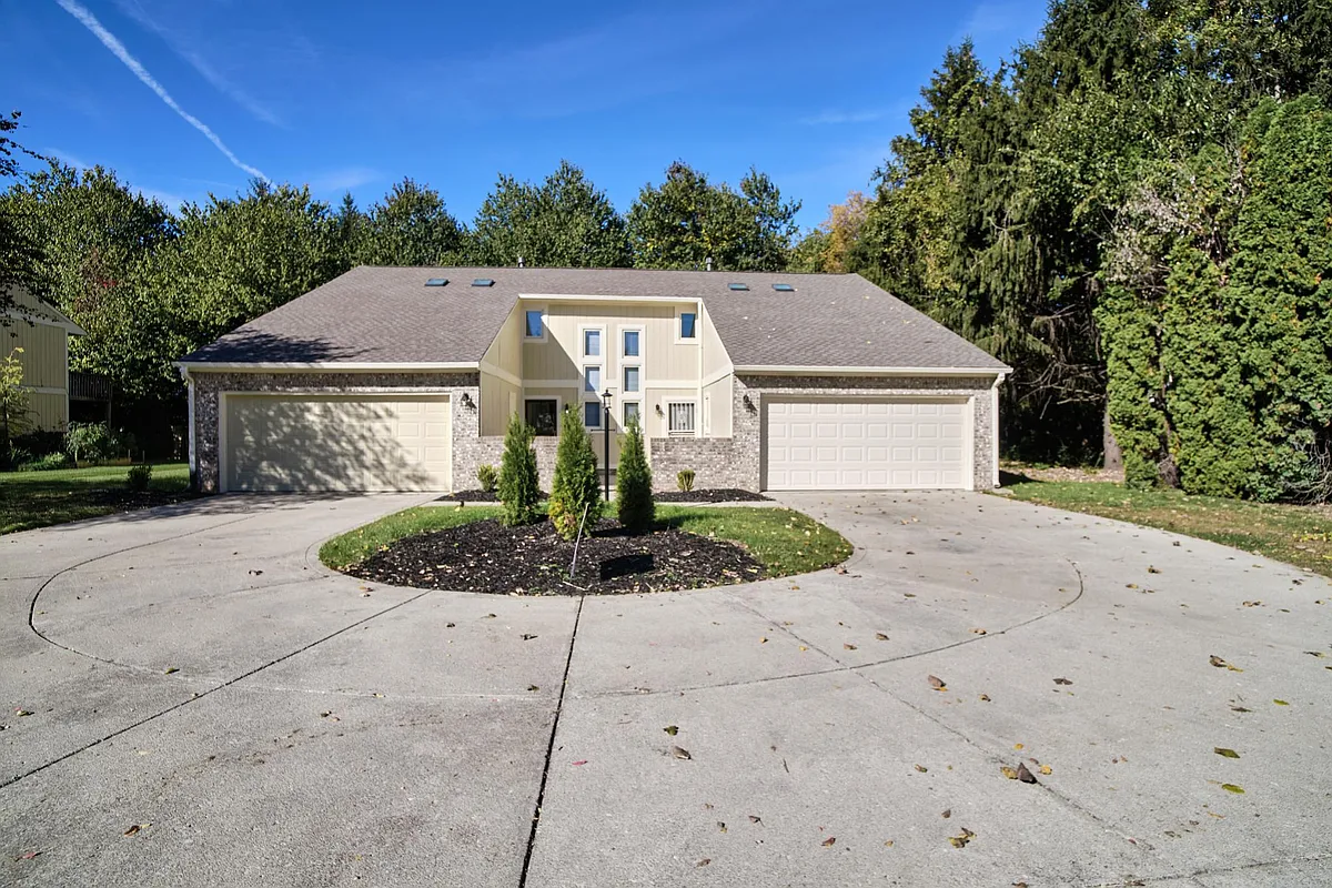 Building Photo - 9740 Lakeshore Dr E