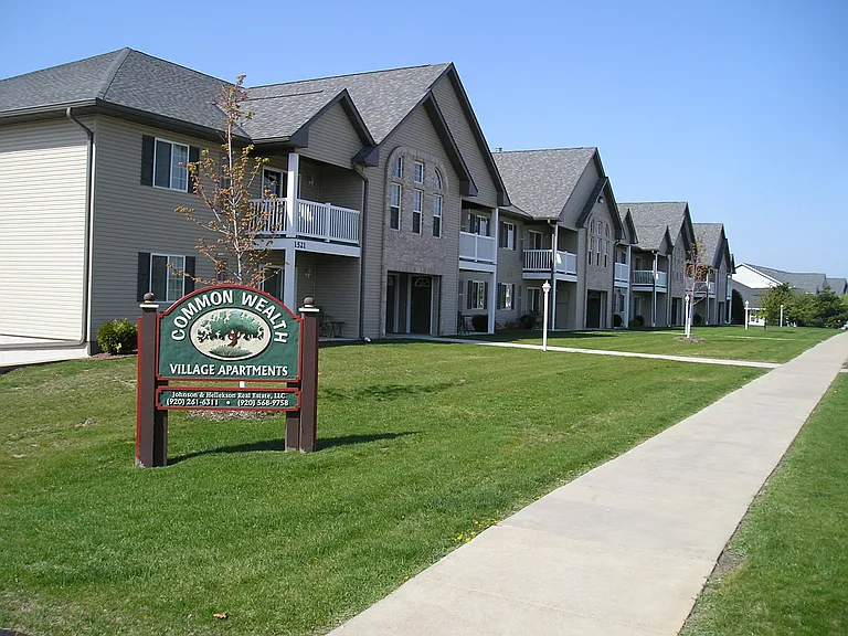 Commonwealth Village Apartments — Photo 1