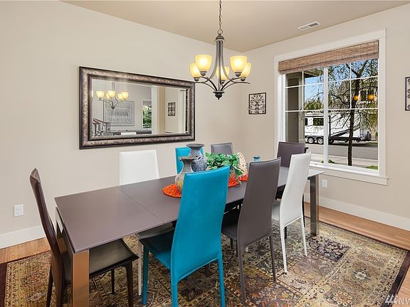 4th image of 21261 SE 25th St