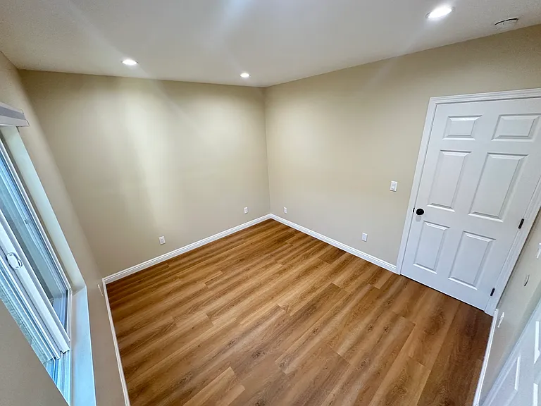 10644 1/2 Pinewood Ave — Photo 12