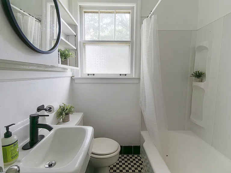 2318 Baxter St — Photo 6
