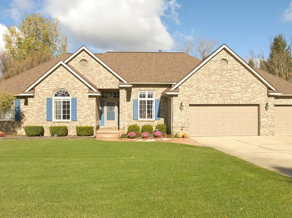 4400 Oak Tree Trl, Fenton, MI 48430