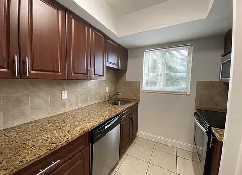 425 NE 7th Ave #3 Photo 1